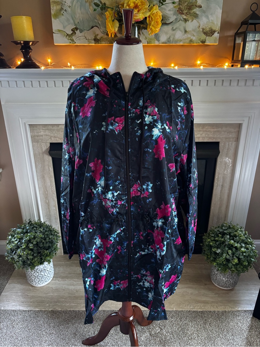 *NEW* LIVI Plus Size Light Hooded Jacket Activewear Size - 26/28